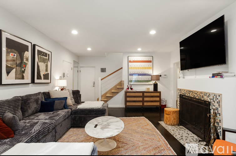 8467 Willoughby Ave 3 Beds Single Family Home for Rent - Photo gallery 2