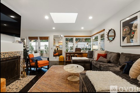 8467 Willoughby Ave 3 Beds Apartment for Rent