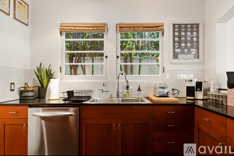 8467 Willoughby Ave 3 Beds Single Family Home for Rent - Photo gallery 5