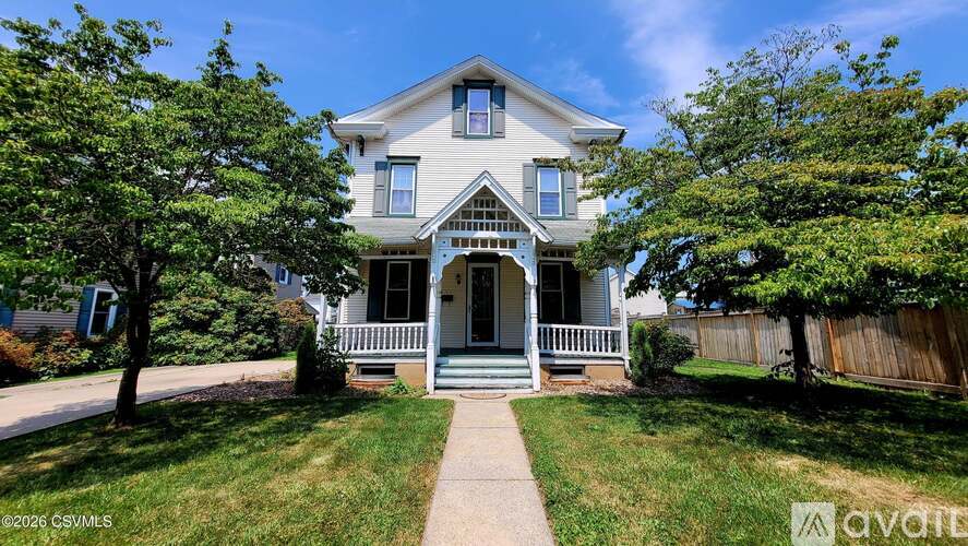 431 Front St 3 Beds Single Family Home for Rent - Photo gallery 1