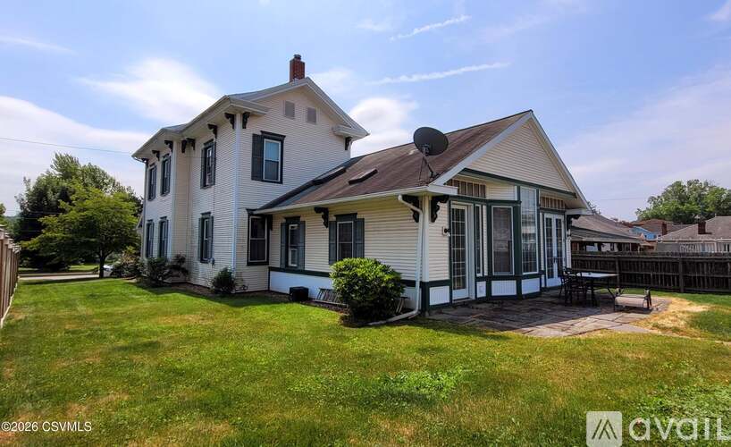 431 Front St 3 Beds Single Family Home for Rent - Photo gallery 5