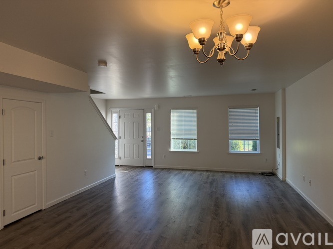 245 Peach Street 3 Beds Townhouse for Rent - Photo gallery 3
