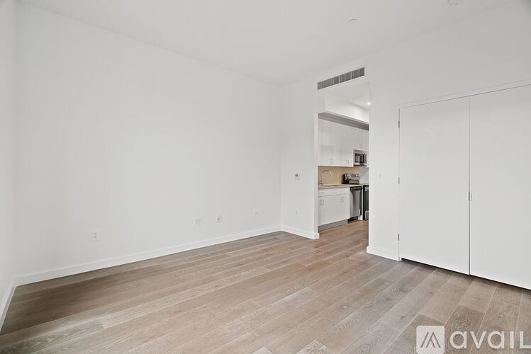 28-18 Steinway St 1 Apartment for Rent - Photo gallery 3