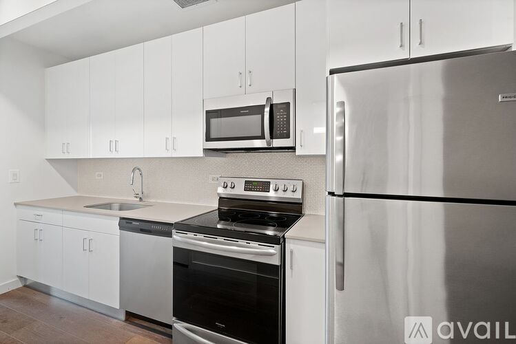 28-18 Steinway St 1 Apartment for Rent - Photo gallery 4