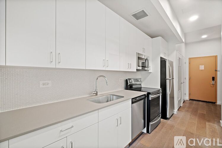 28-18 Steinway St 1 Apartment for Rent - Photo gallery 5