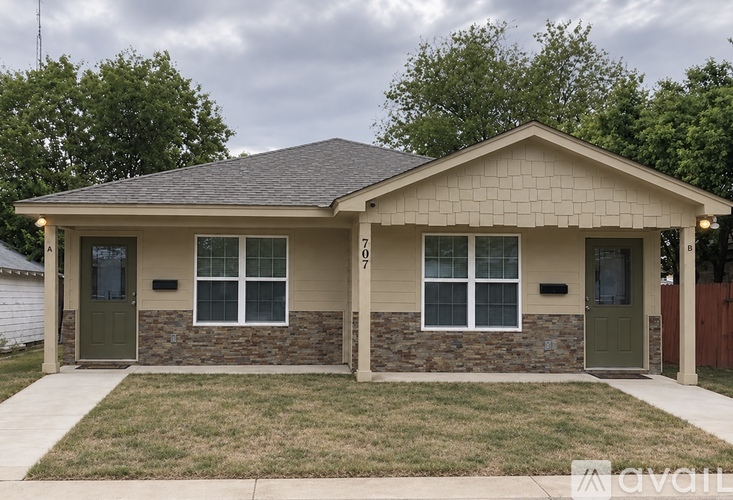 707 S 15th St 1 Apartment for Rent - Photo gallery 1