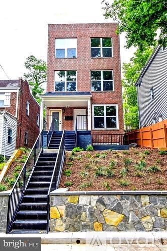 1716 28Th St SE 3 Beds Apartment for Rent