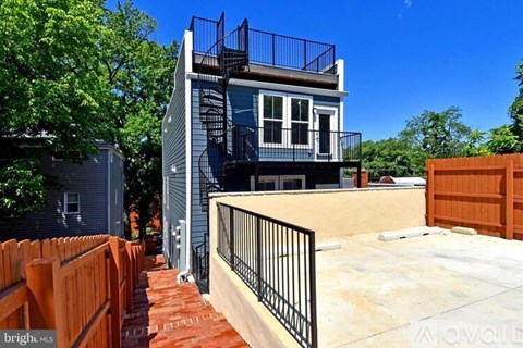 1716 28Th St SE 3 Beds Apartment for Rent