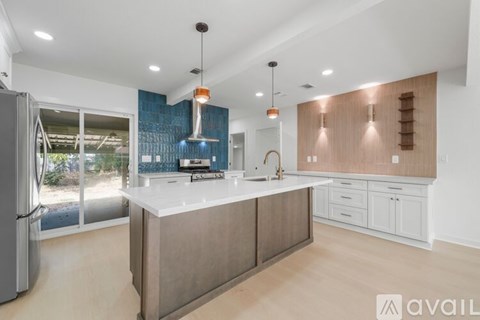725 Taber Ave 4 Beds Apartment for Rent