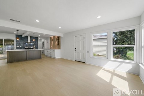 725 Taber Ave 4 Beds Apartment for Rent