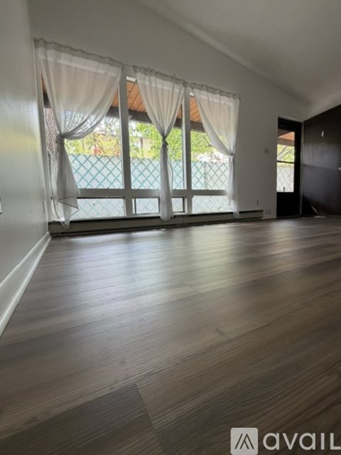 165 Belaire Dr 2 Beds Apartment for Rent