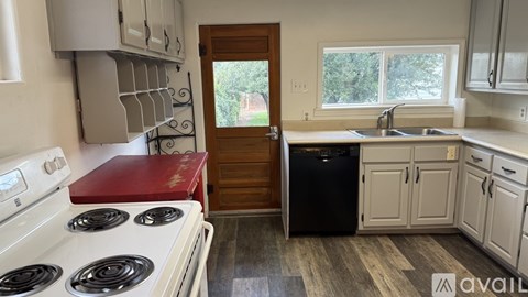 2978 W 2Nd Ave 3 Beds Apartment for Rent