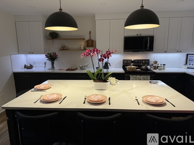 330 McGill Place Northeast 1 Condo for Rent - Photo gallery 2