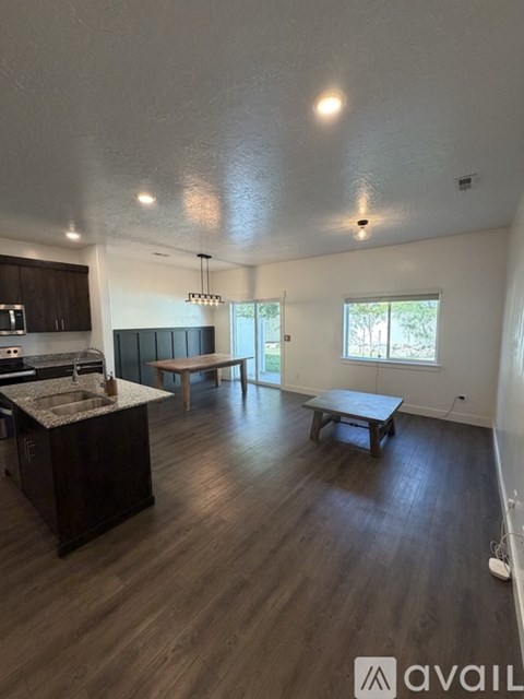 382 East 1850 North 3 Beds Apartment for Rent