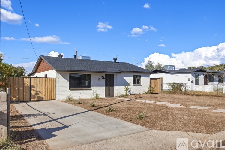 2930 E Granada Rd 2 Beds Single Family Home for Rent - Photo gallery 2
