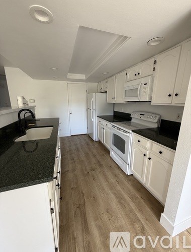 1020 Poplar Dr 3 Beds Apartment for Rent