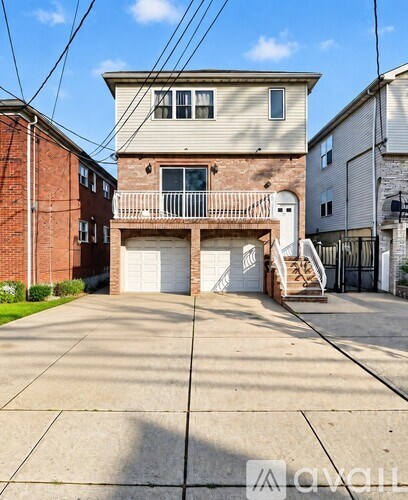 921 Jackson Avenue 3 Beds Apartment for Rent