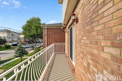 921 Jackson Avenue 3 Beds Apartment for Rent