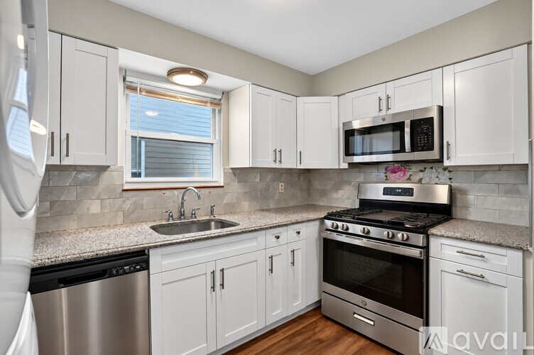 921 Jackson Avenue 3 Beds Apartment for Rent - Photo gallery 3