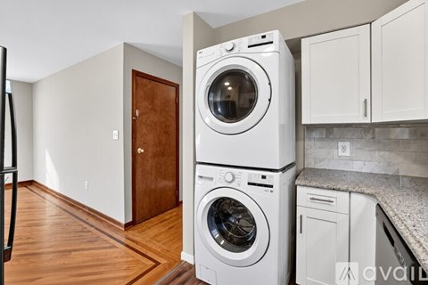 921 Jackson Avenue 3 Beds Apartment for Rent