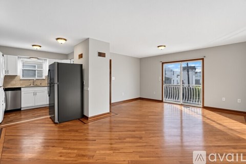 921 Jackson Avenue 3 Beds Apartment for Rent