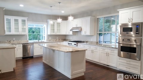 10230 111Th Avenue Northeast 5 Beds Apartment for Rent