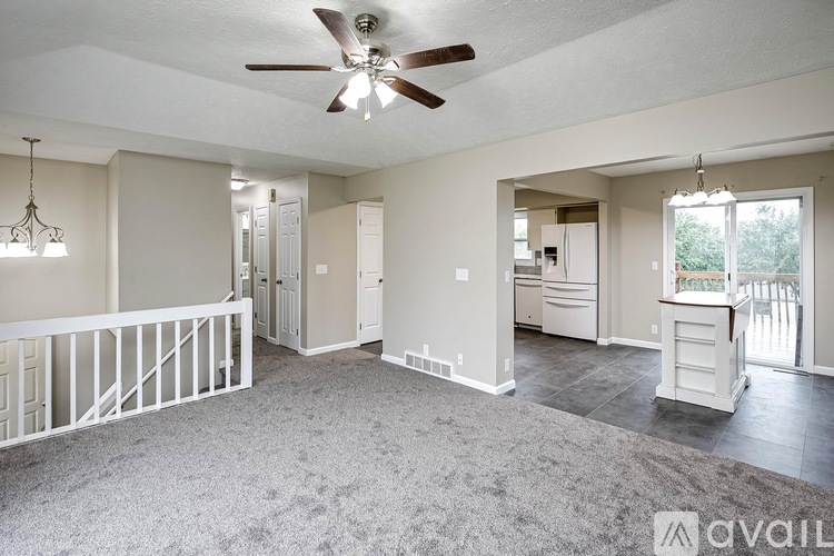 6612 South 108th Avenue 3 Beds Single Family Home for Rent - Photo gallery 3