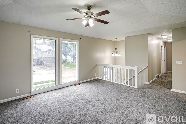 6612 South 108th Avenue 3 Beds Single Family Home for Rent - Photo gallery 4