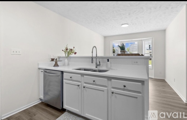 1424 Avoncroft Drive 3 Beds Single Family Home for Rent - Photo gallery 4