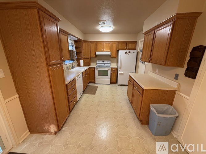 3009 N Woodcrest Dr 4 Beds Single Family Home for Rent - Photo gallery 3