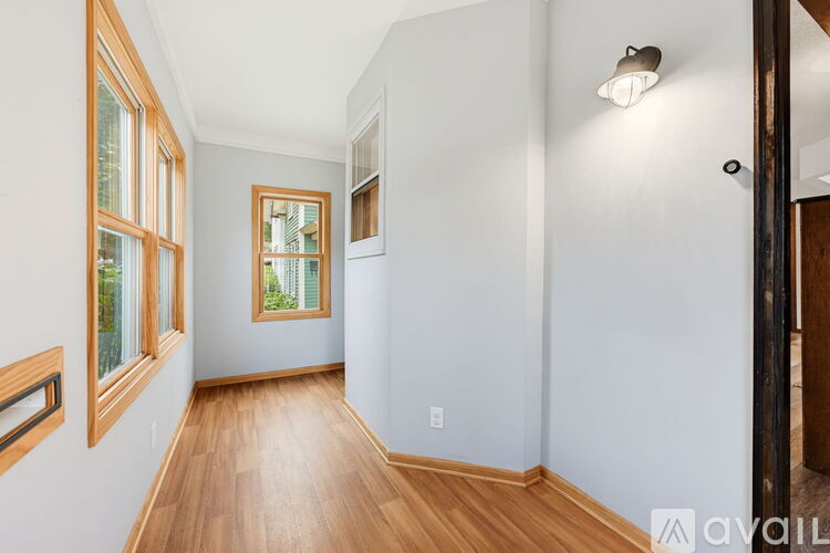 2924 East 25th Street 2 Beds Single Family Home for Rent - Photo gallery 2