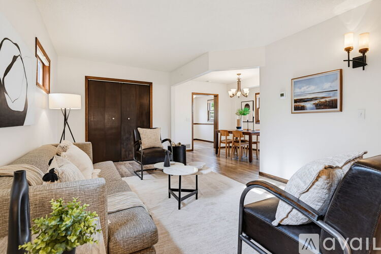 2924 East 25th Street 2 Beds Single Family Home for Rent - Photo gallery 4