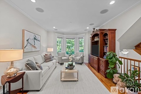 1127 Gilbert Street 3 Beds Apartment for Rent