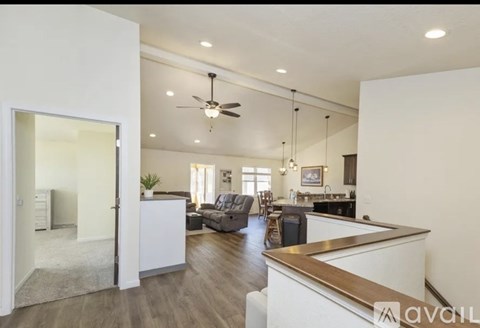 306 East Highland Avenue 3 Beds Apartment for Rent