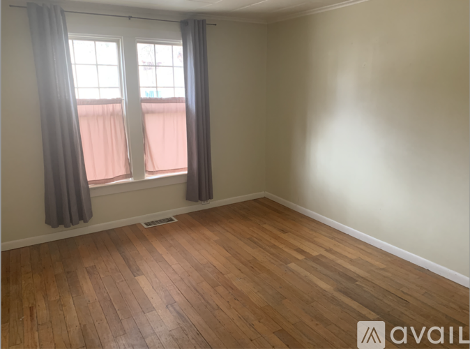 501 E Broadway 3 Beds Single Family Home for Rent - Photo gallery 4