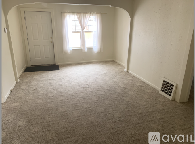 501 E Broadway 3 Beds Single Family Home for Rent - Photo gallery 5