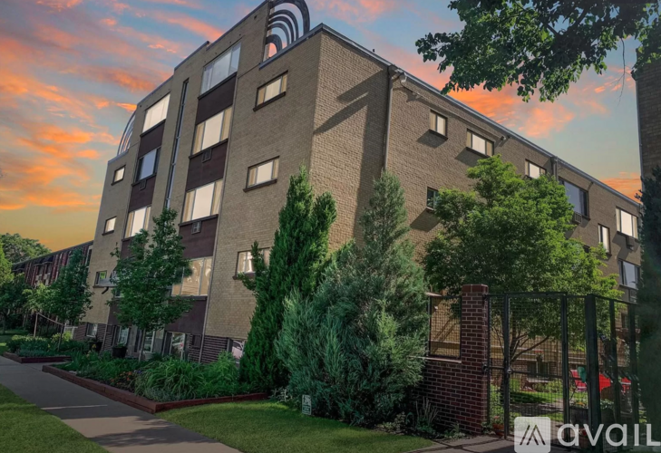 10 N Ogden St 2 Beds Condo for Rent - Photo gallery 1