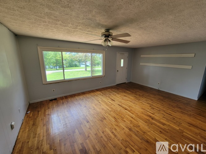1023 Idlewild Dr 4 Beds Single Family Home for Rent - Photo gallery 2