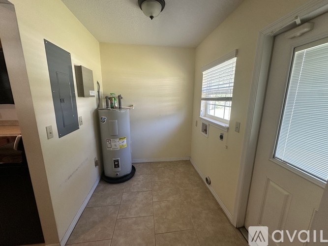 255 Southwest 5th Avenue 2 Beds Single Family Home for Rent - Photo gallery 3