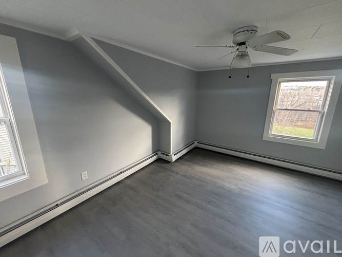 90 Dyer St 4 Beds Single Family Home for Rent - Photo gallery 4