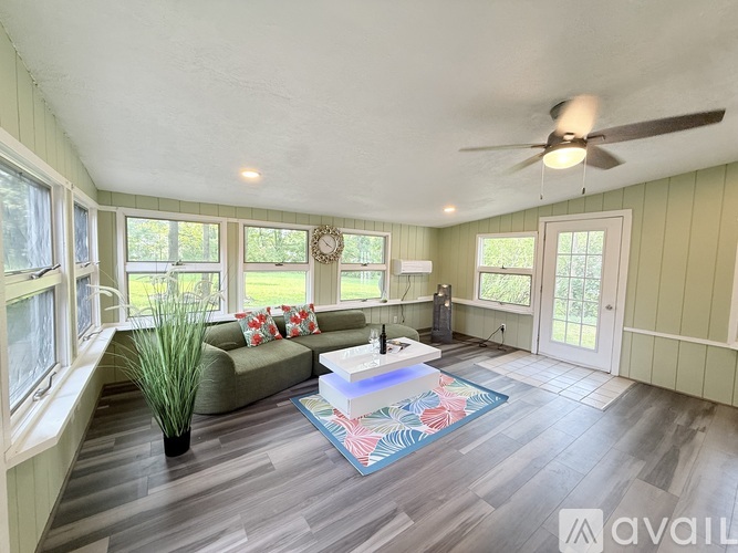 60 S Ireland Blvd 3 Beds Single Family Home for Rent - Photo gallery 5