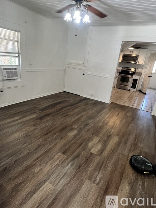 604 Hart St 4 Beds Single Family Home for Rent - Photo gallery 4