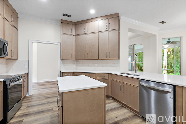308 Odom's Mill Boulevard 5 Beds Single Family Home for Rent - Photo gallery 3