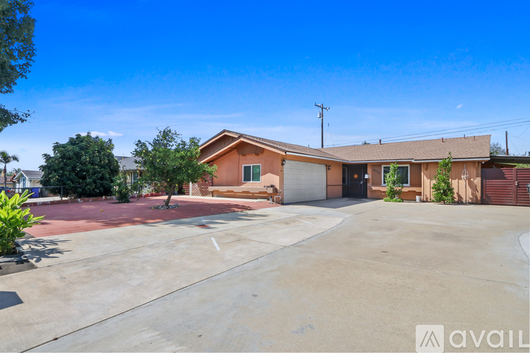 9726 Kimberly Ave 3 Beds Single Family Home for Rent - Photo gallery 1