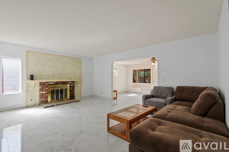 9726 Kimberly Ave 3 Beds Single Family Home for Rent - Photo gallery 2