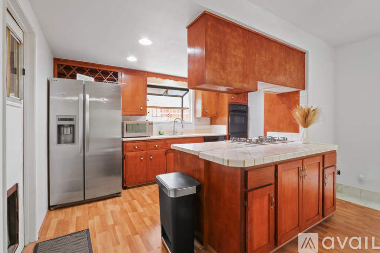 9726 Kimberly Ave 3 Beds Single Family Home for Rent - Photo gallery 5
