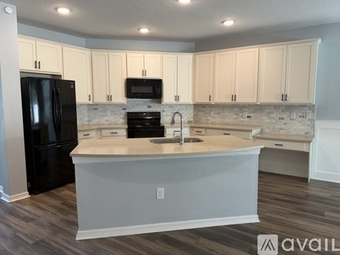 16681 Lagoon Shore Blvd 8 Beds Apartment for Rent