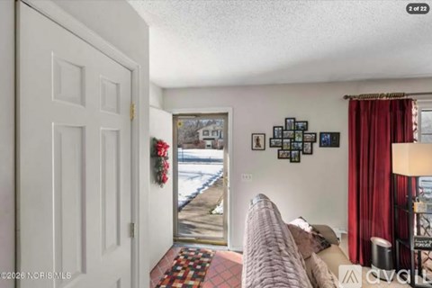 5655 Cresthaven Lane 3 Beds Apartment for Rent