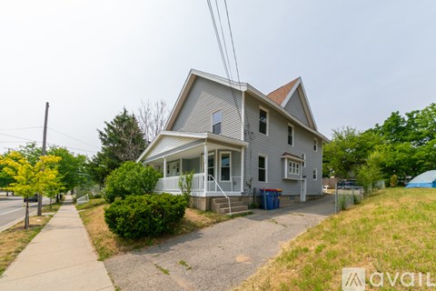 619 M.L.K. Jr St SE 6 Beds Apartment for Rent