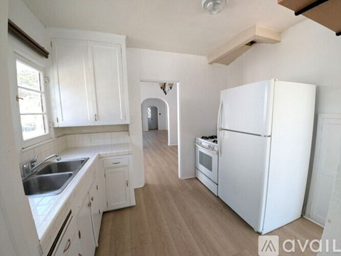 1427 South Sherbourne Drive 2 Beds Apartment for Rent